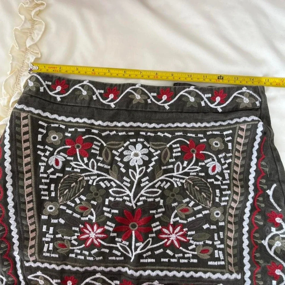 green floral embroidered mini‎ skirt